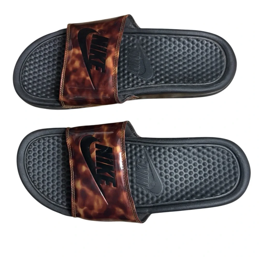 NIKE Victori 1 Lightweight Slides in Cheetah Print w/ Black Swoosh Size 6 — WOW!